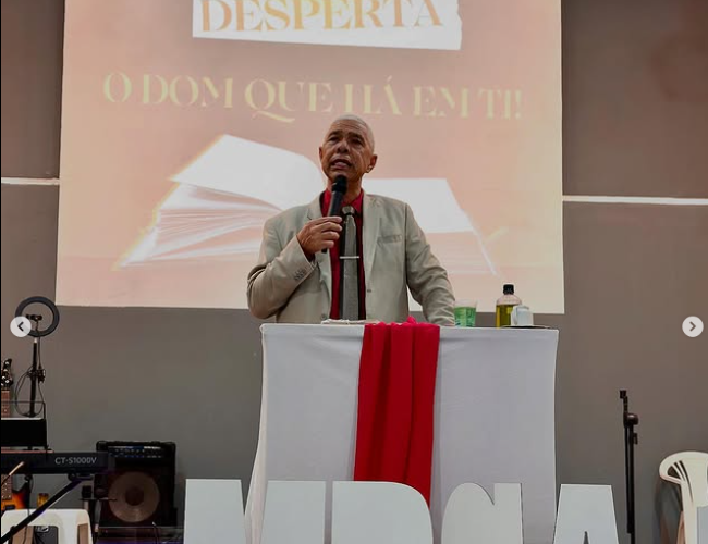 Reuni�o de Ora��o - Pessoas orando juntas